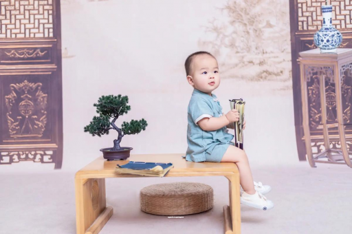 黄石女宝宝换尿布 黄石女宝宝换尿布