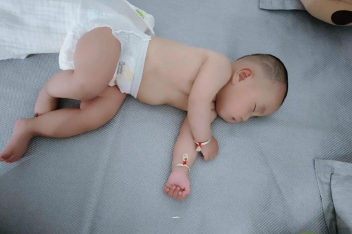 黄石宝宝胳膊上起红疙瘩